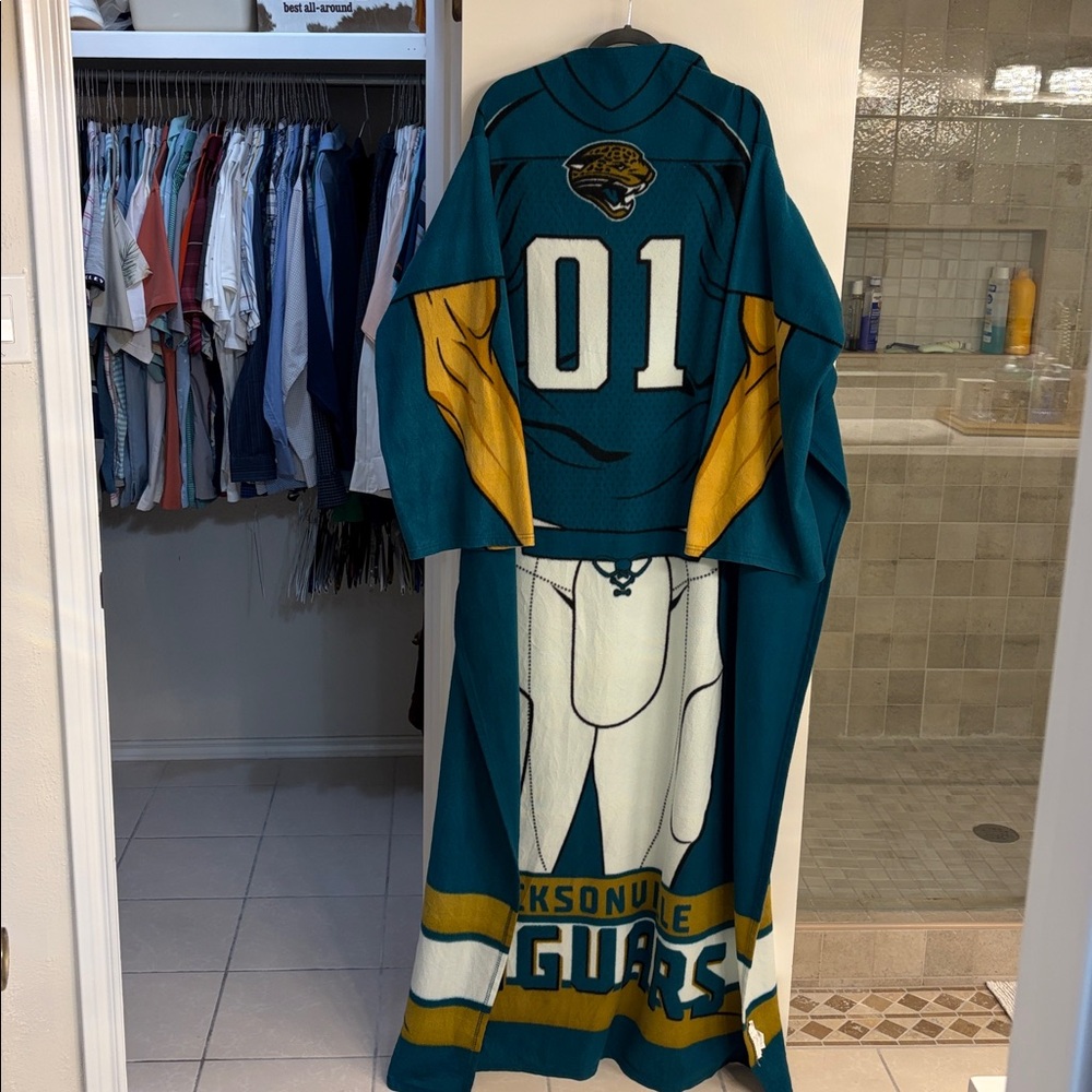 Jacksonville Jaguars PreOwned Comfy Throw Robe sleeves L71”X W48” Washed OSFA